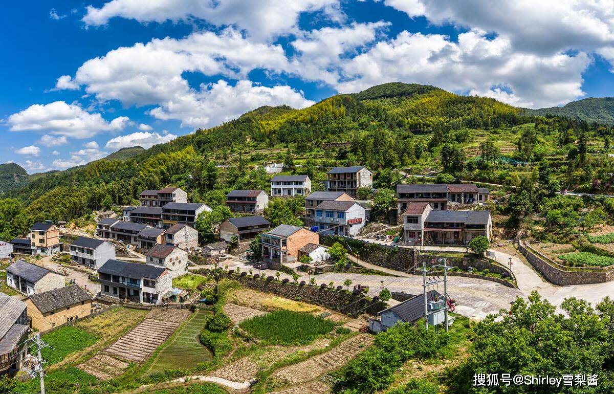 相传悬崖村的发展历史,可以追溯到600年前的明朝永乐年间.