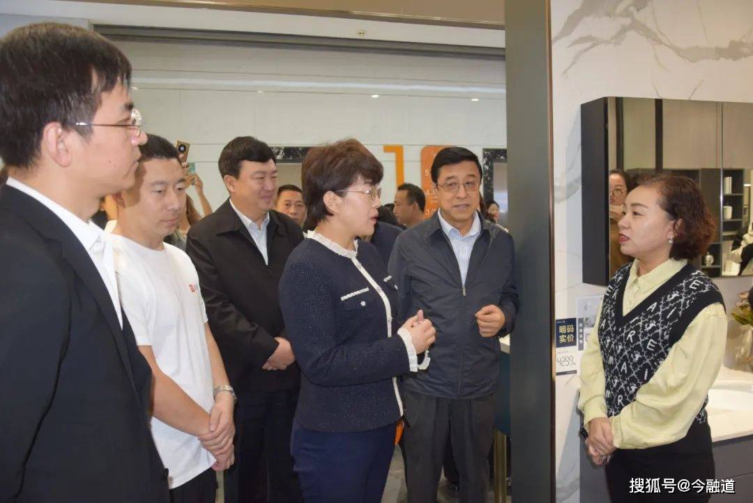 霍州市市委书记李青雁宣布"金秋十月·乐购霍州"促消费系列活动启动