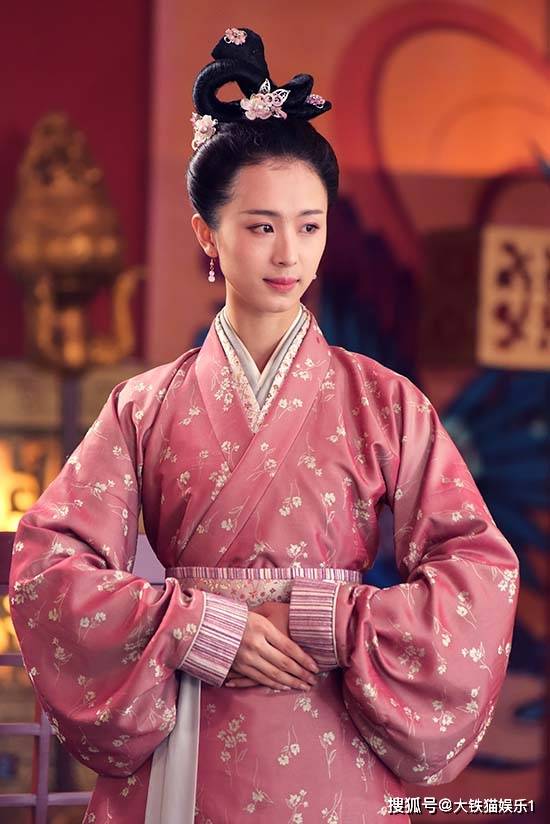 后来她演过多部于正公司制作的剧,像《玉楼春》里的银锁,《尚食》里的