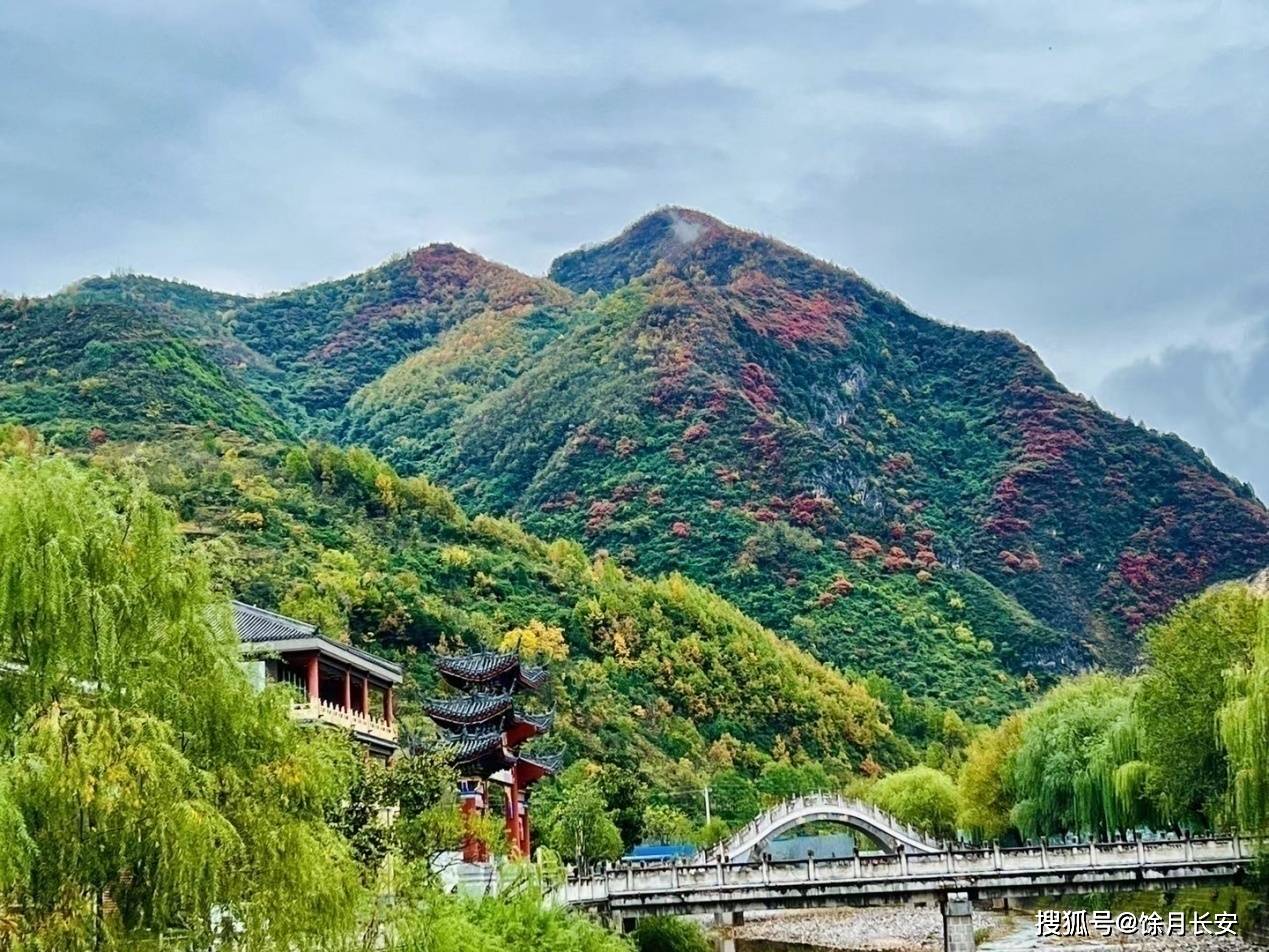 陕西省汉中市西乡县堰口镇午子山红叶诱人等您来_线路_山坡_红色