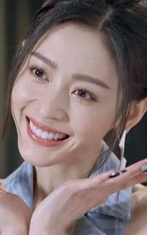 吴宣仪更明显,给人感觉嘴巴闭不上,嘴巴包不住牙齿↓有的人则是被影响