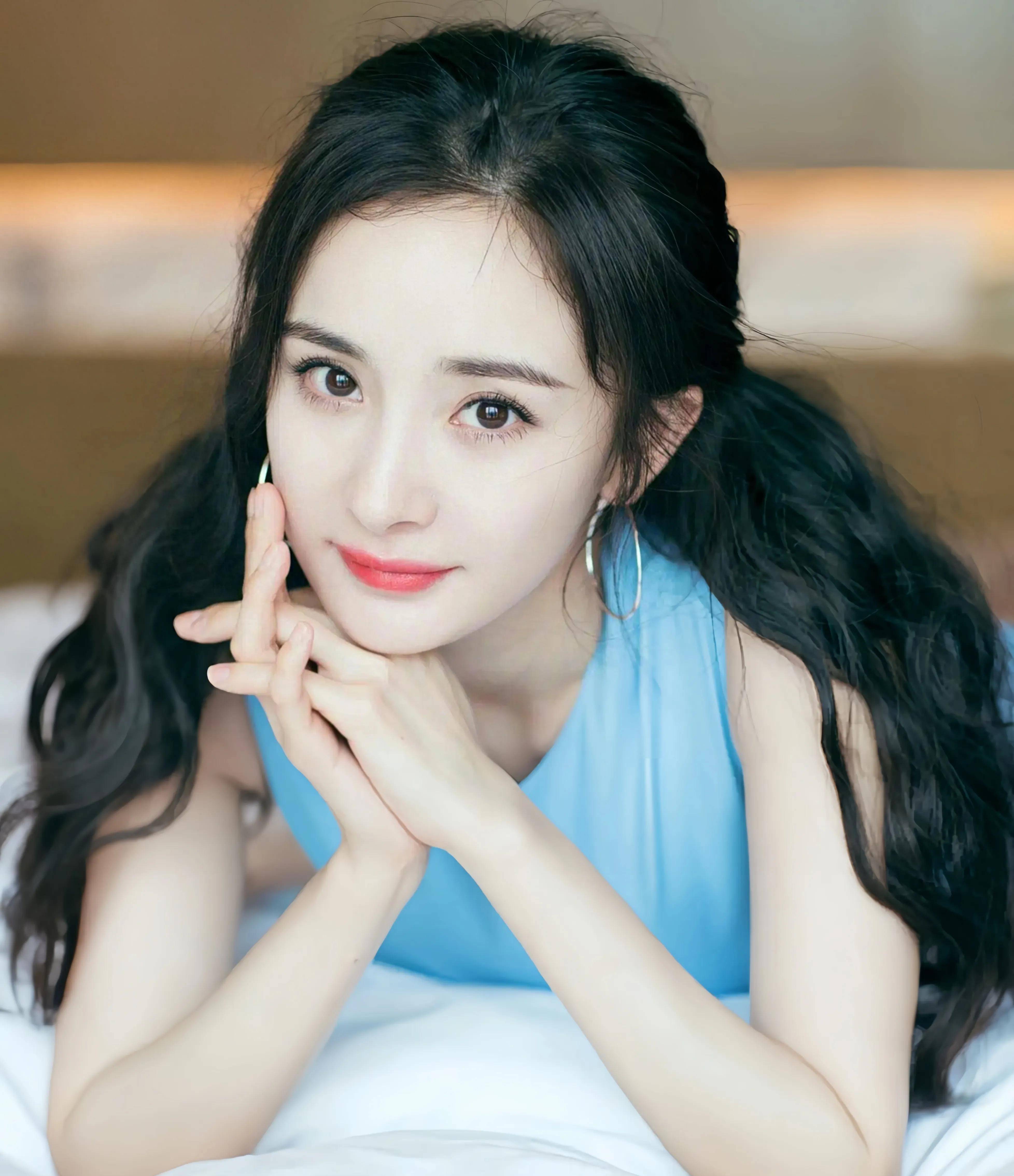 杨幂的脸到底有多神奇?看看他们的私服就知道了!_衣服_时尚_风格