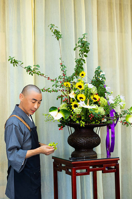 第二届佛前供花论坛在慈恩禅寺如期举行_插花_文化_生命