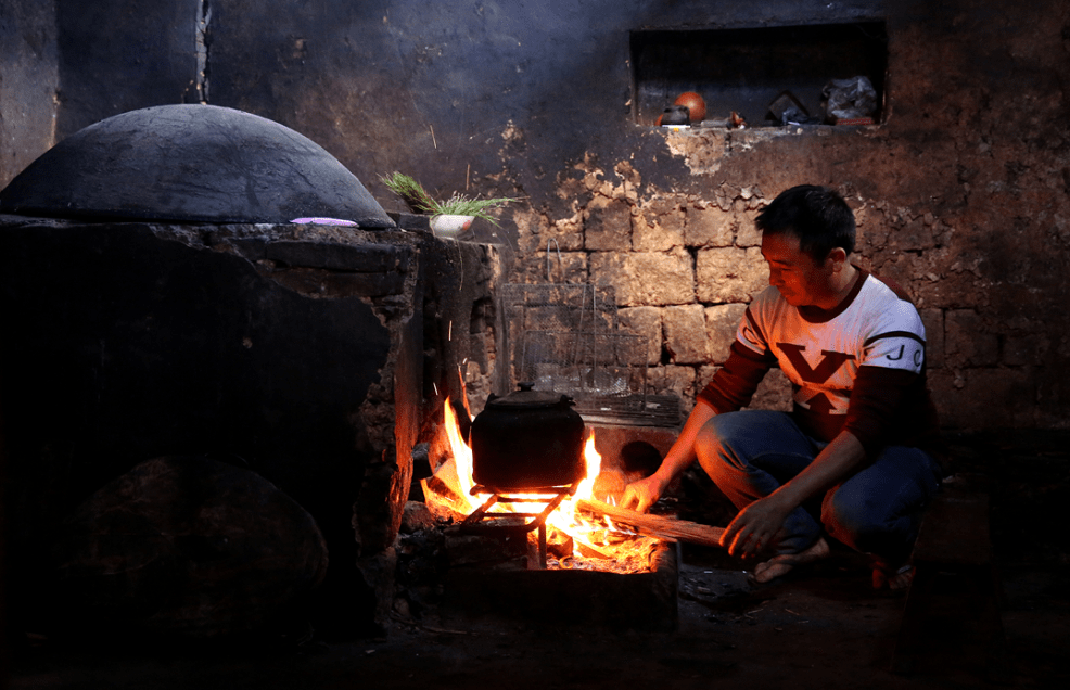 农民烧柴火做饭能污染环境?
