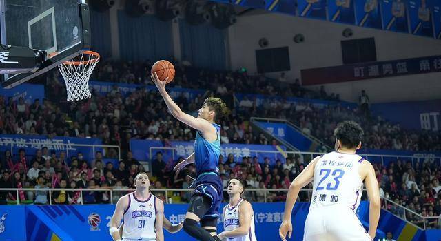 王俊杰最初是中国男篮重点培养的后卫,只是由于八一男篮和后来的伤病