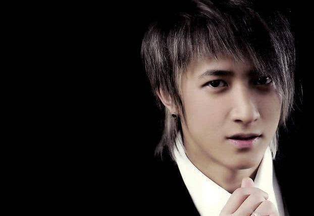 韩庚与泰星合影,头发稀疏与友人对比明显!_孩子_田羽生_动力