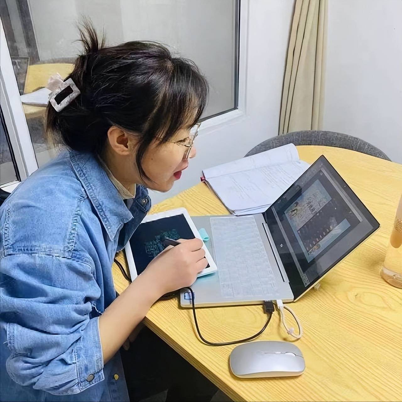 打没了我月薪9000的工作,女大学生哭诉求职经历_父母_认知_女生