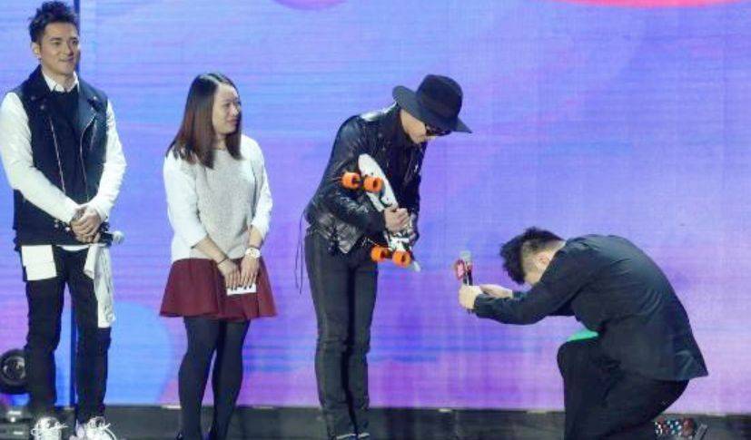 黄晓明曾为杨颖婚礼模仿权志龙跳舞_baby_事件_因为