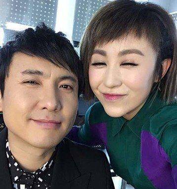 从自称校草,到油腻大叔,谐星沈腾,曾倒追学妹12年,39岁把娃抱_因为