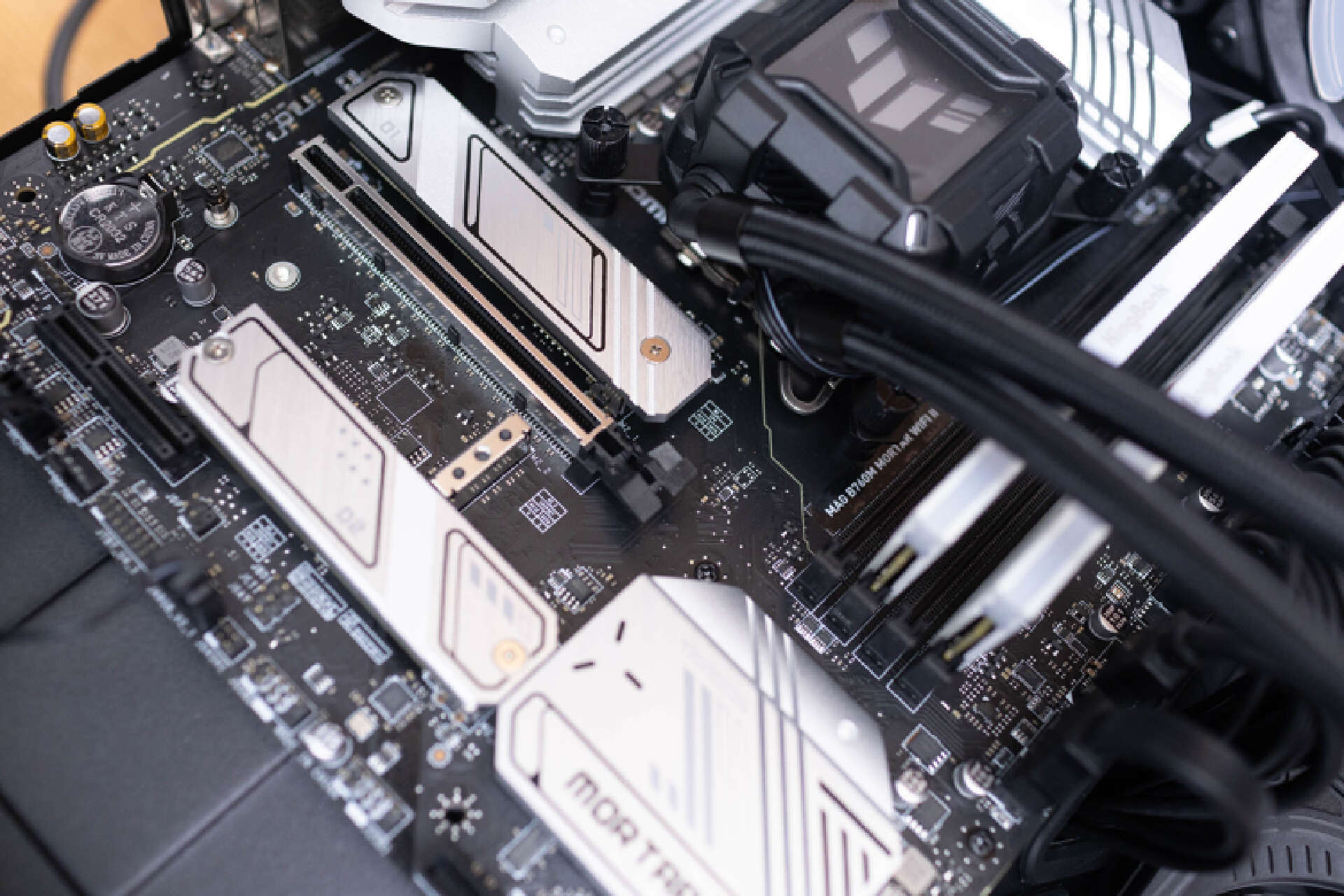 7k高速固态,游戏扩容佳品,台电疾霆pro np700开箱_硬盘_速度_软件