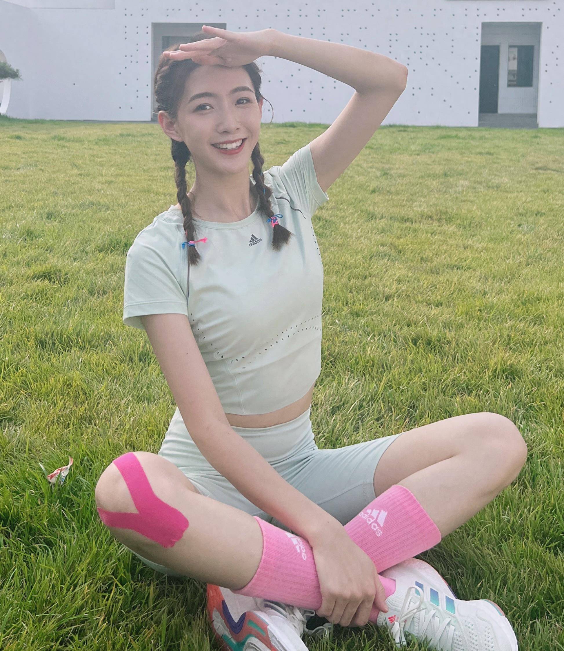 nba女子主播雪儿-1米72大长腿,高挑迷人,神似江疏影_解说_球迷_体育界