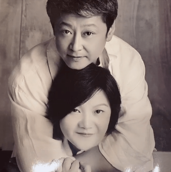脸变形下巴脖子连一体,曾是陈凯歌前妻_洪晃_视频_紫发