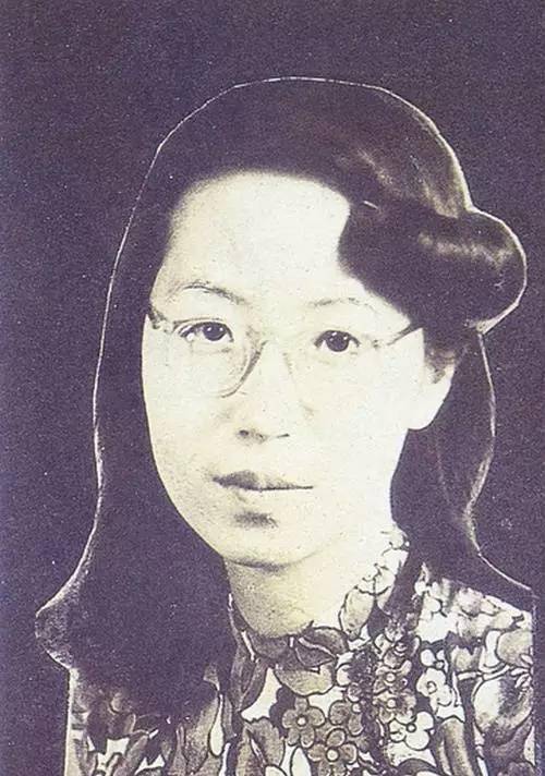 张爱玲与弟弟张子静的合照张爱玲,原名张煐,外曾祖父是李鸿章,民国
