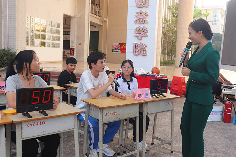 伊始,惠东县技工学校梁春立主任发言,呼吁同学们要学好消防知识,提高