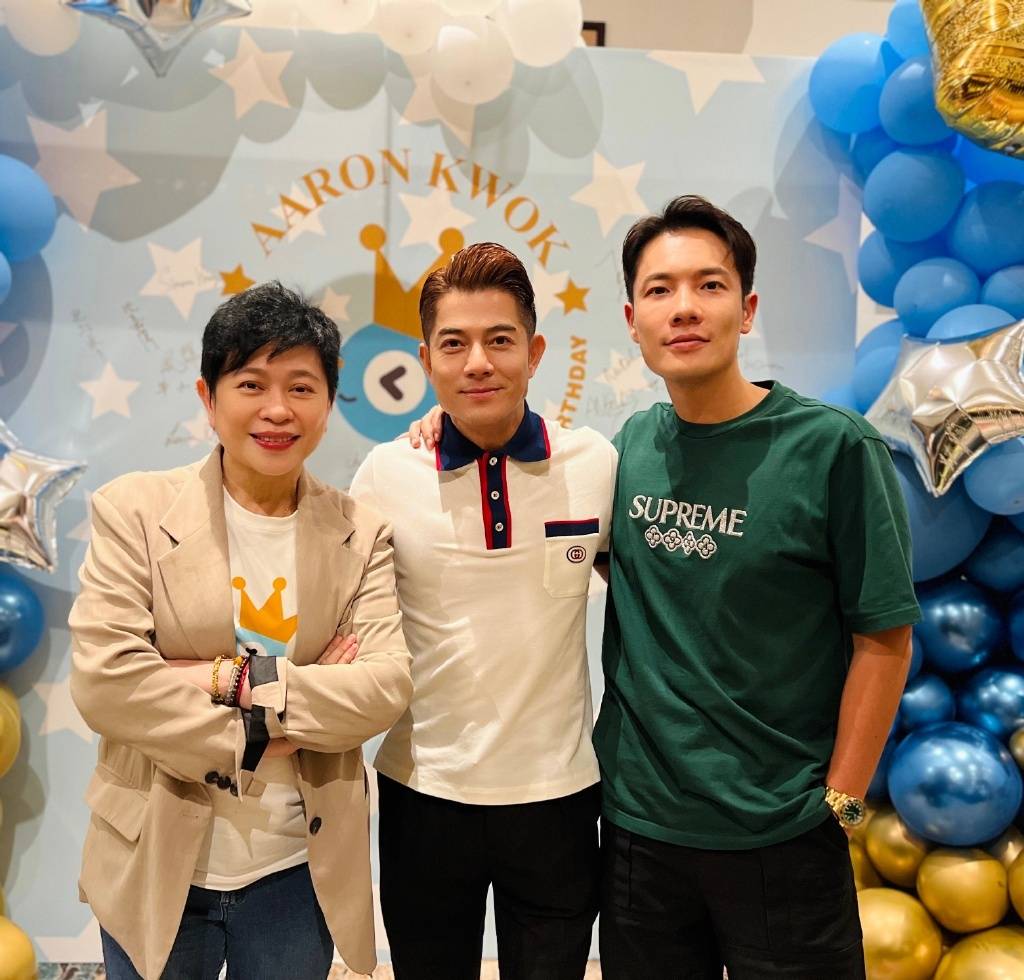 小美,原名梁美薇,是郭富城的经纪人,也是香港乐坛的著名作词人,她的