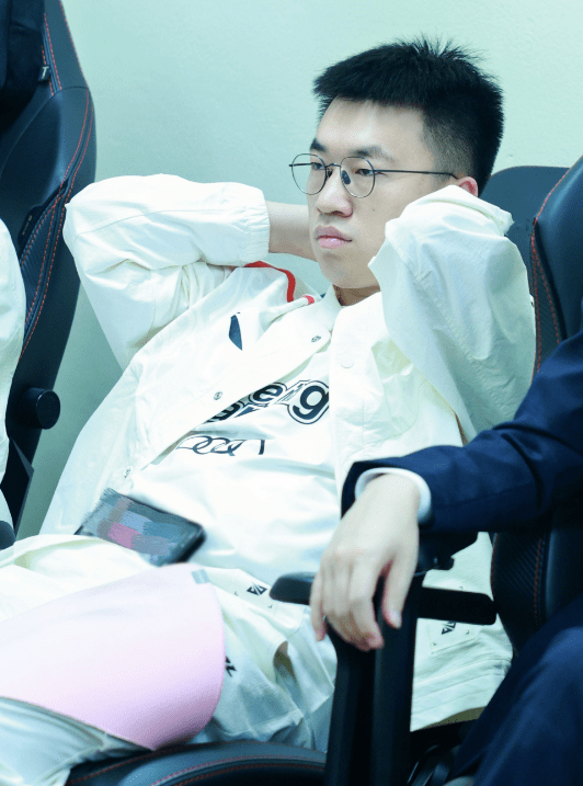 lol官方,g2官方连发问号_比赛_狐狸_选手