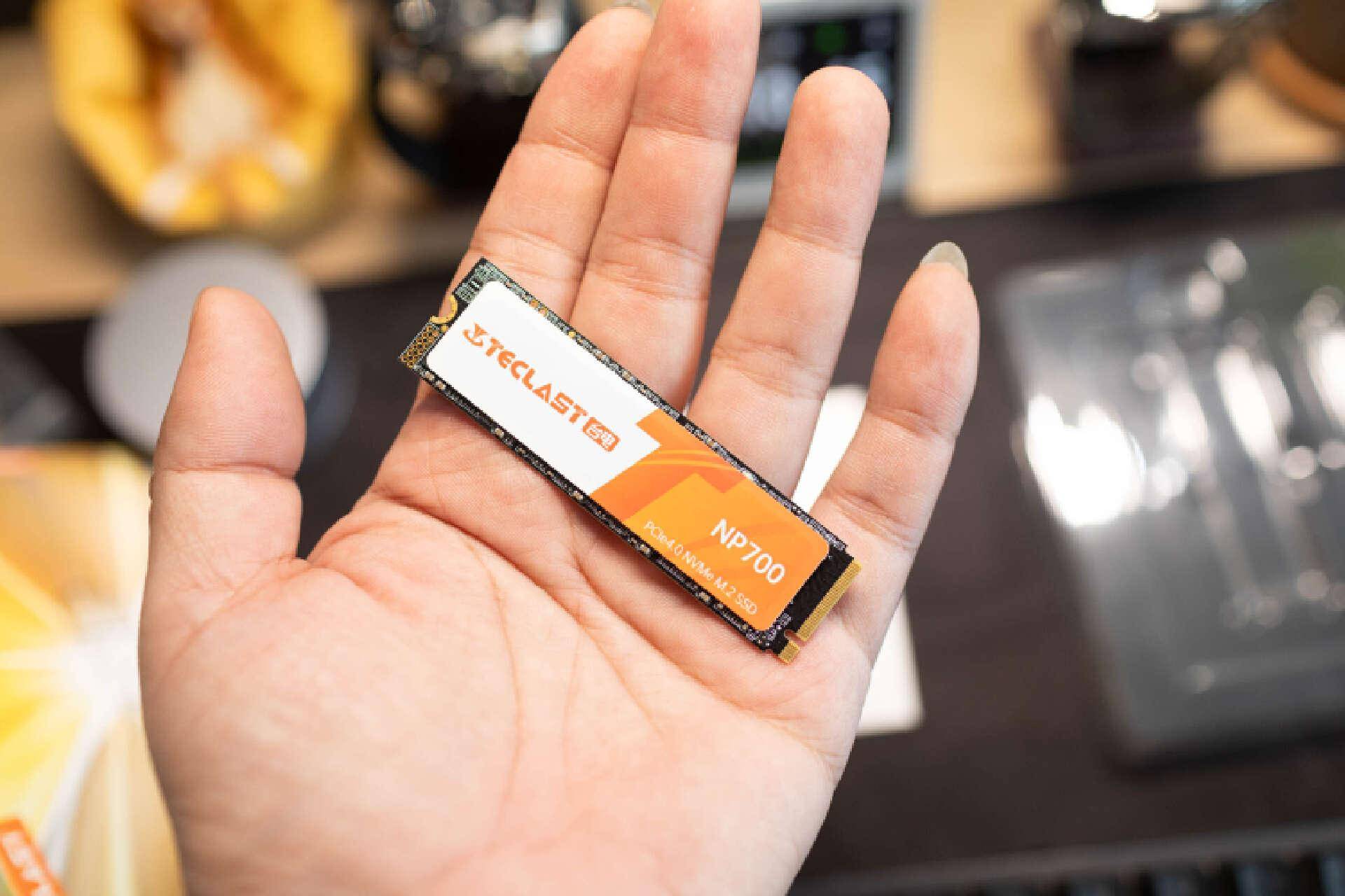 7k高速固态,游戏扩容佳品,台电疾霆pro np700开箱_硬盘_速度_软件