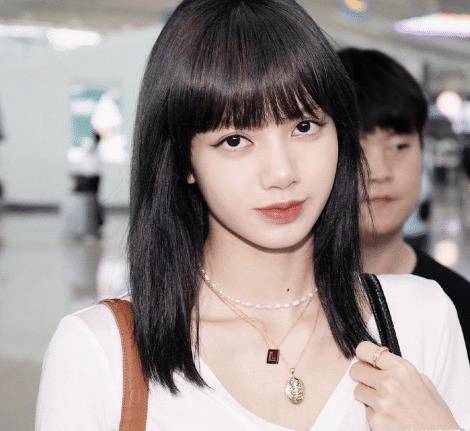 当lisa卸了浓妆后,露出真实的样貌,清新靓丽是坤坤"理想型"_网友_在线