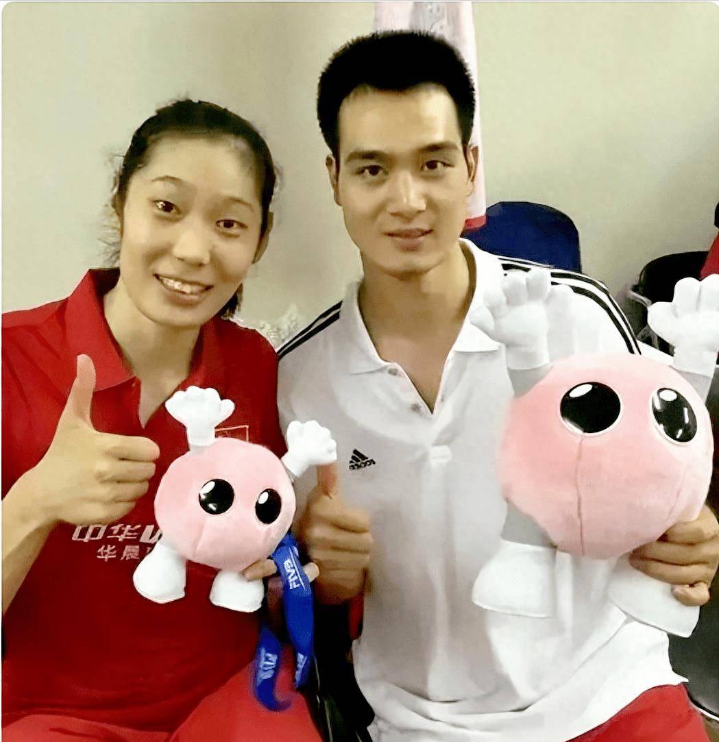 (朱婷,李彤)李童1995年出生于江苏,比朱婷小1岁.他身高1.