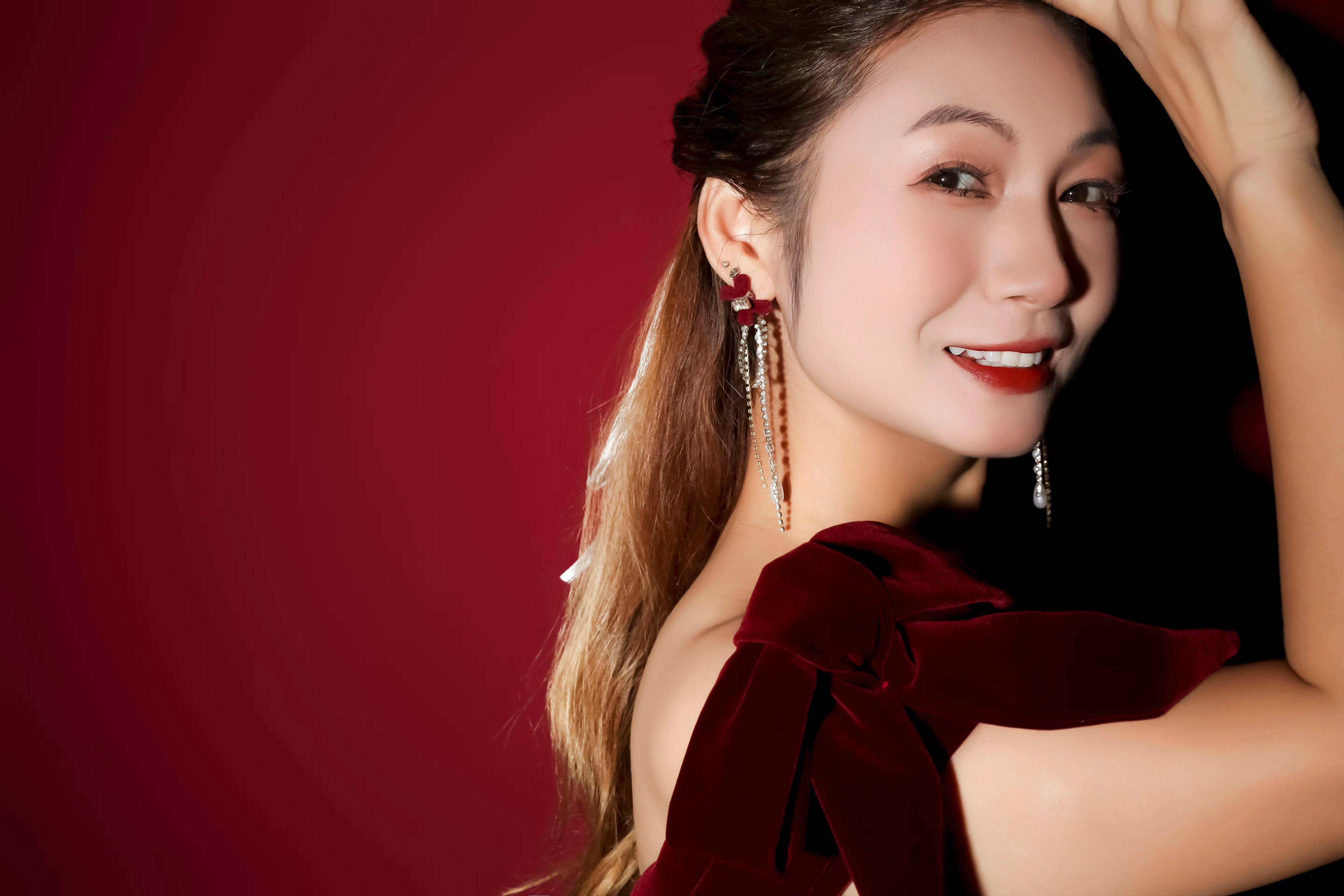 何剑飞作为一名网拍模特,在拍摄过一些手表,服饰类以