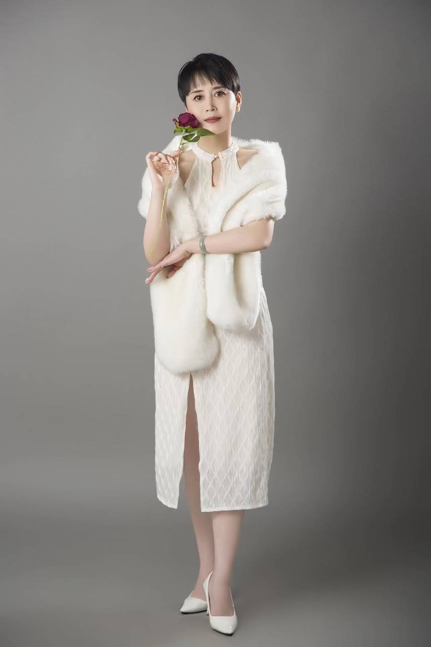 薛之谦喜欢国家:中国爱好:旅游三围 83 69 93鞋码 36体重 54身高 160