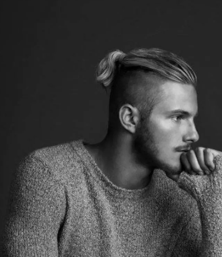 (side-parted)加上侧边的些许undercut,精心修饰的胡子与发型完美结合