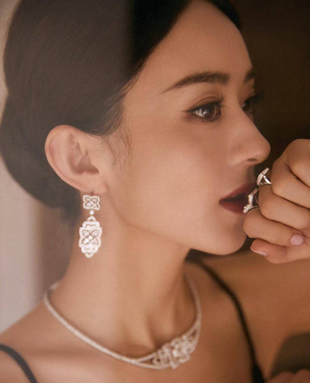 她貌美如花雪肤娇嫩太性感撩人_照片_睡衣_漂亮