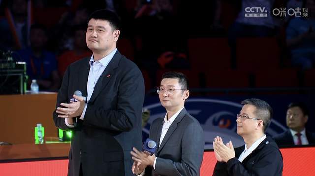 上海队为刘炜举行球衣退役仪式,姚明风尘仆仆从美国赶回致辞_队友