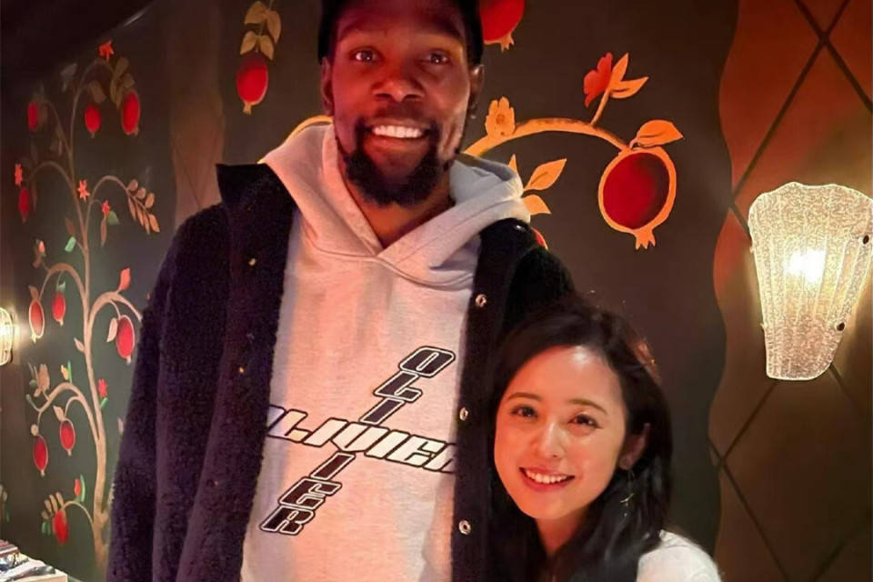 日本娇妻颜值清纯甜美,身材抢镜成亮点_杜兰特_妻子_菲尼克斯