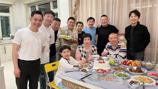 听到借钱数目,岳哥的表现把大家逗乐了_相声_栾云平_方面