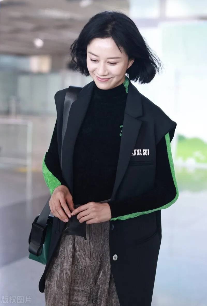 曾经的婷美内衣广告模特倪虹洁,人到中年身材保持得还不错_运动_黑色