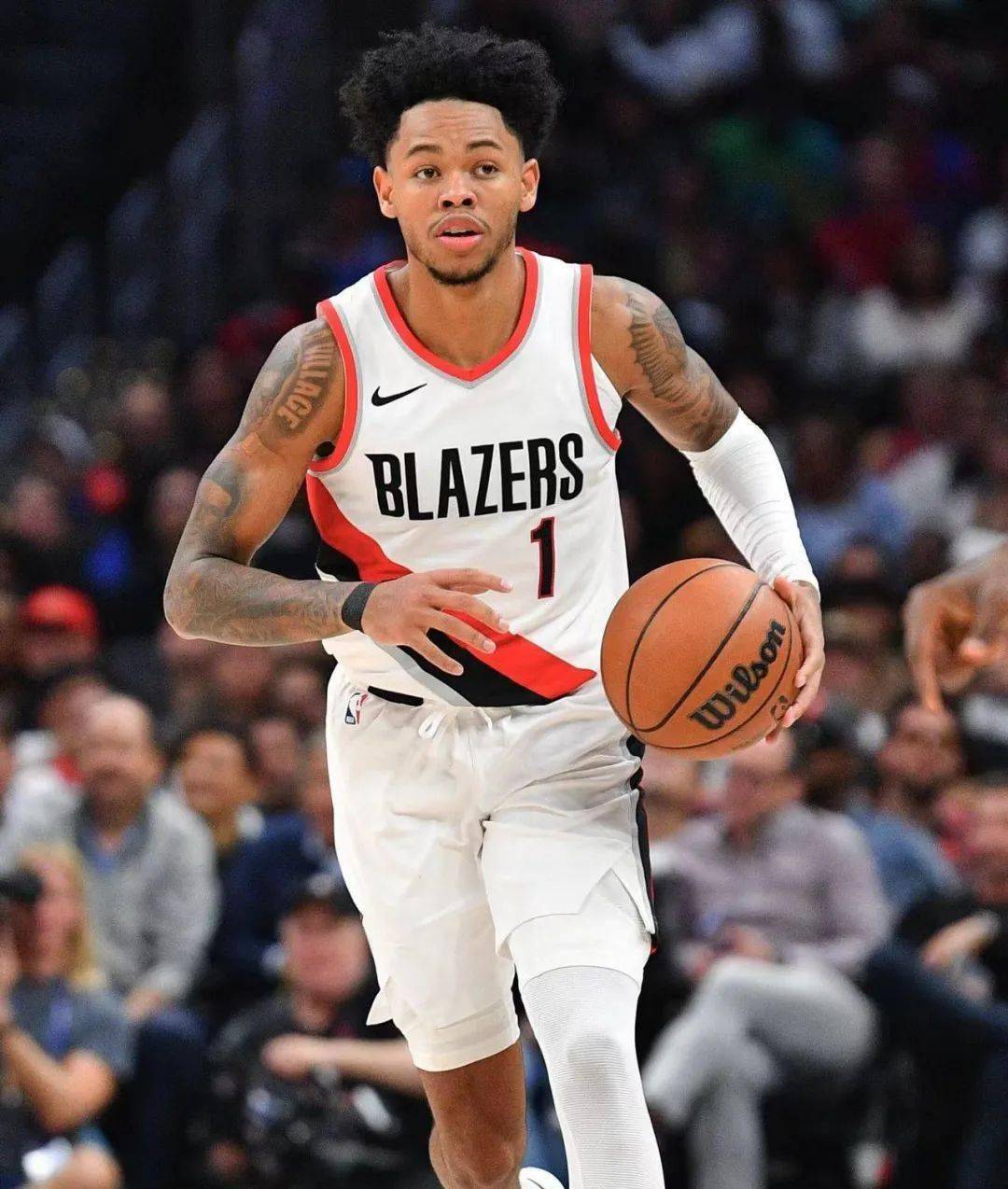 根据开拓者队官方公告,安芬尼西蒙斯右手拇指副韧带撕裂.