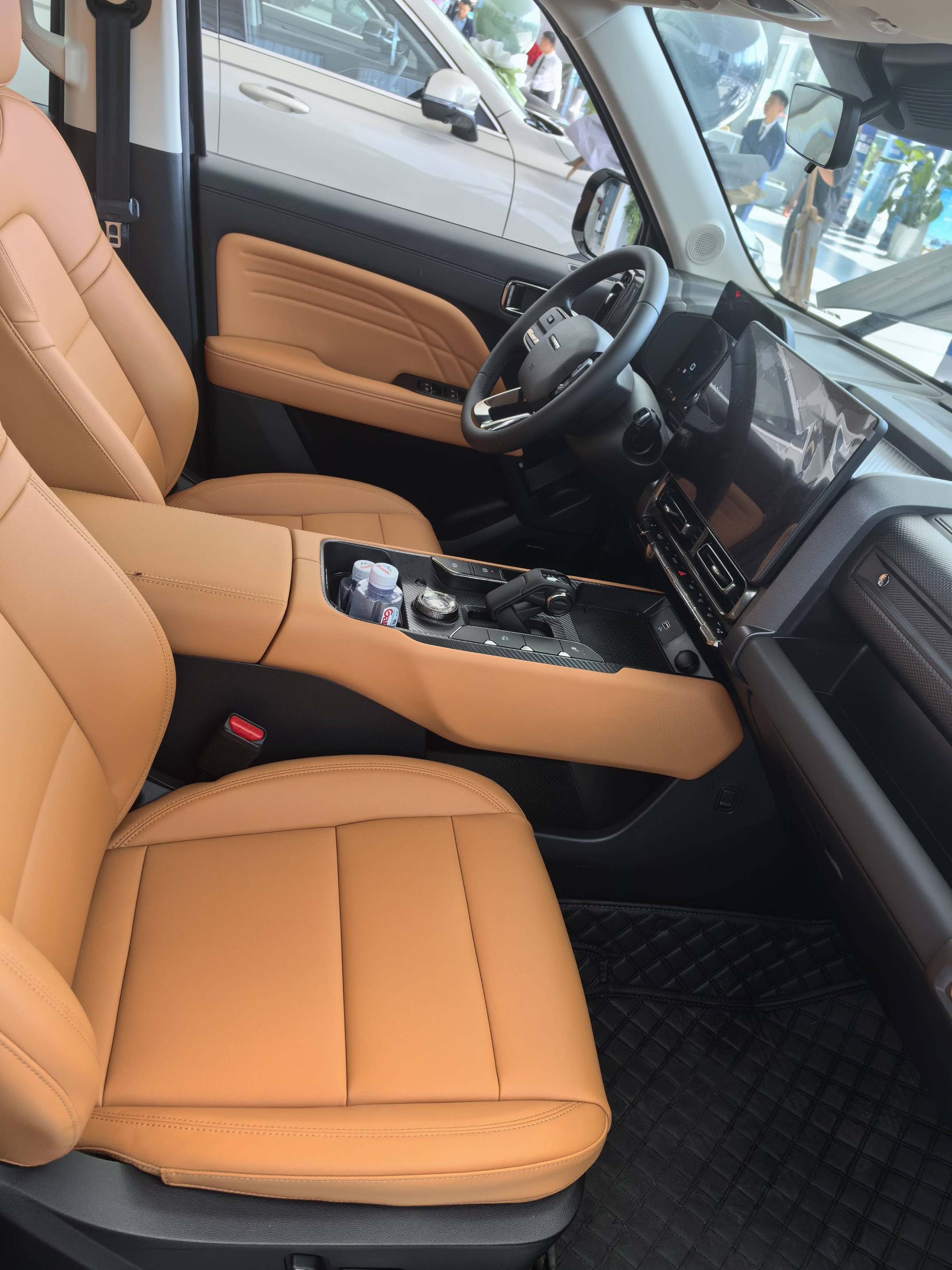 静态体验哈弗猛龙:电四驱 差速锁,主打轻度越野和长途穿越_搜狐汽车