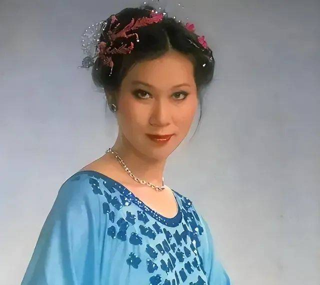 "民歌皇后"奚秀兰:丈夫为她被赶出豪门,凭借春晚爆红全国_谢嘉亮_音乐