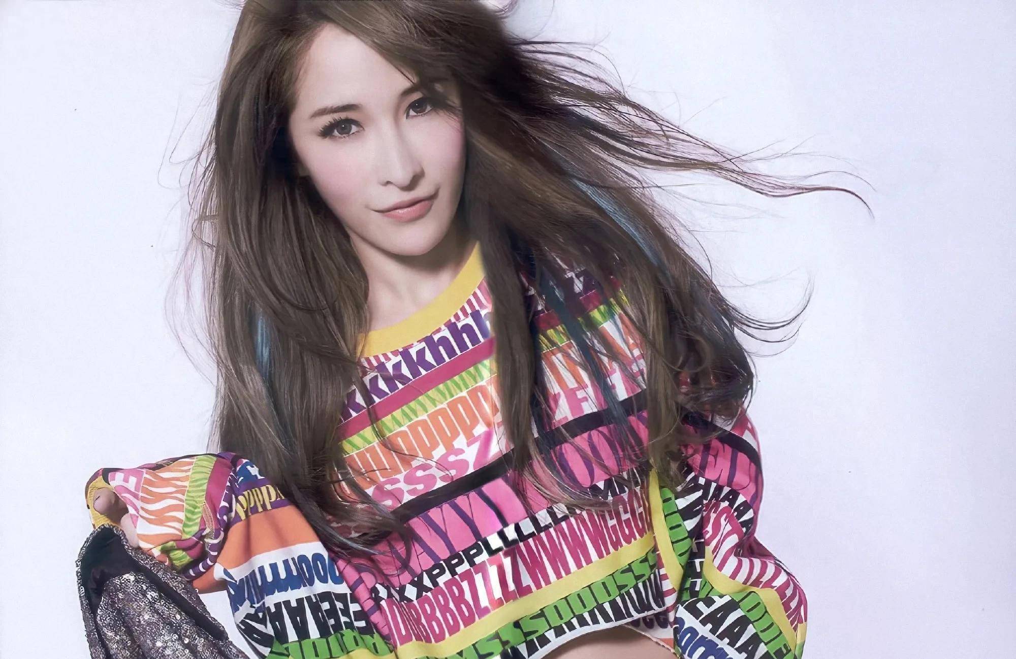 第八位,周丽淇,如今,周丽淇和陈冠希是亲如兄妹的朋友,他们的分手主要