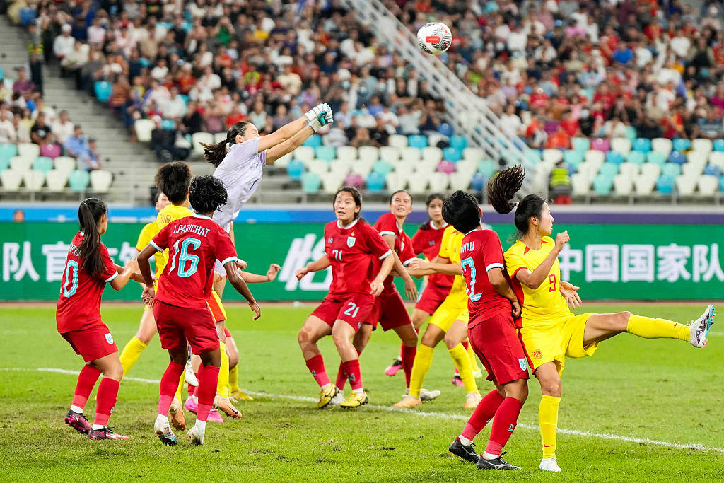 中国女足取奥预赛首胜,陈巧珠1传1射 神仙球,末轮死磕韩国_张锐_球门