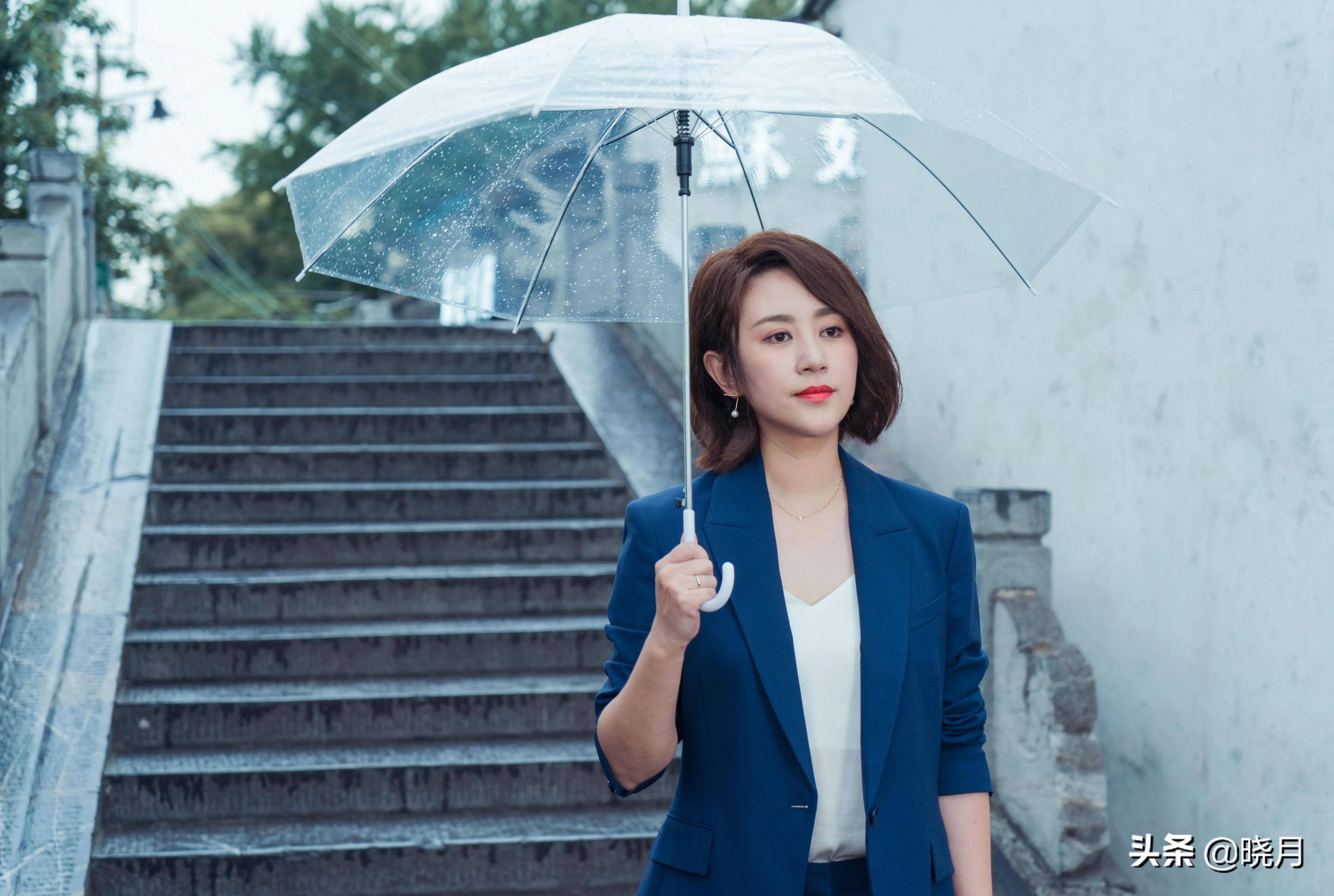 操着一口大渣子味东北话的马丽,仅看外表和形象一点都看不出她竟会是