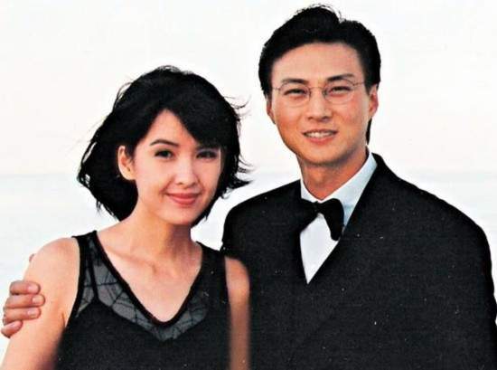 周慧敏的痴心爱情,靠美貌征服了4个男人,嫁潇洒才子遭多次背叛_陈德彰