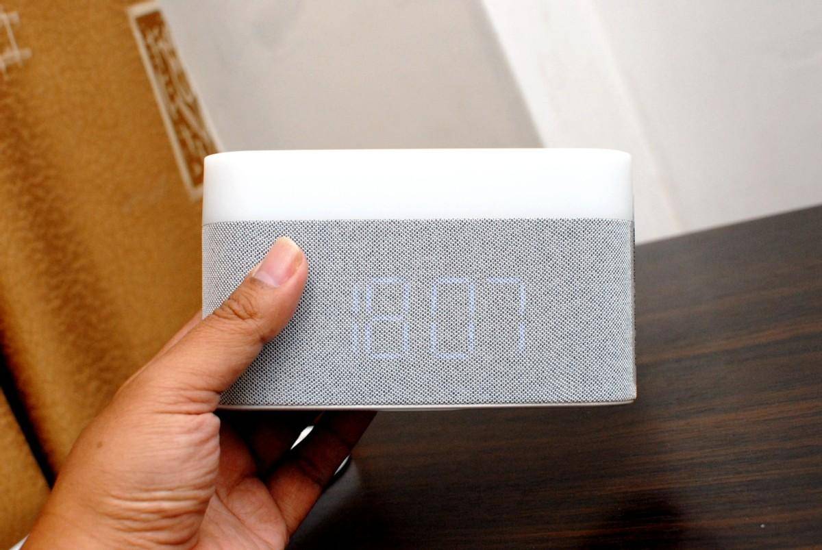 礼物分享：VFZ无线充电台灯，闹钟+时钟+无线充，好看好用又实用