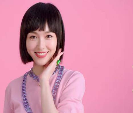 露面剪短发,怼脸拍状态大好无瑕疵,网友:梦回赵默笙_因为_妈妈_长发