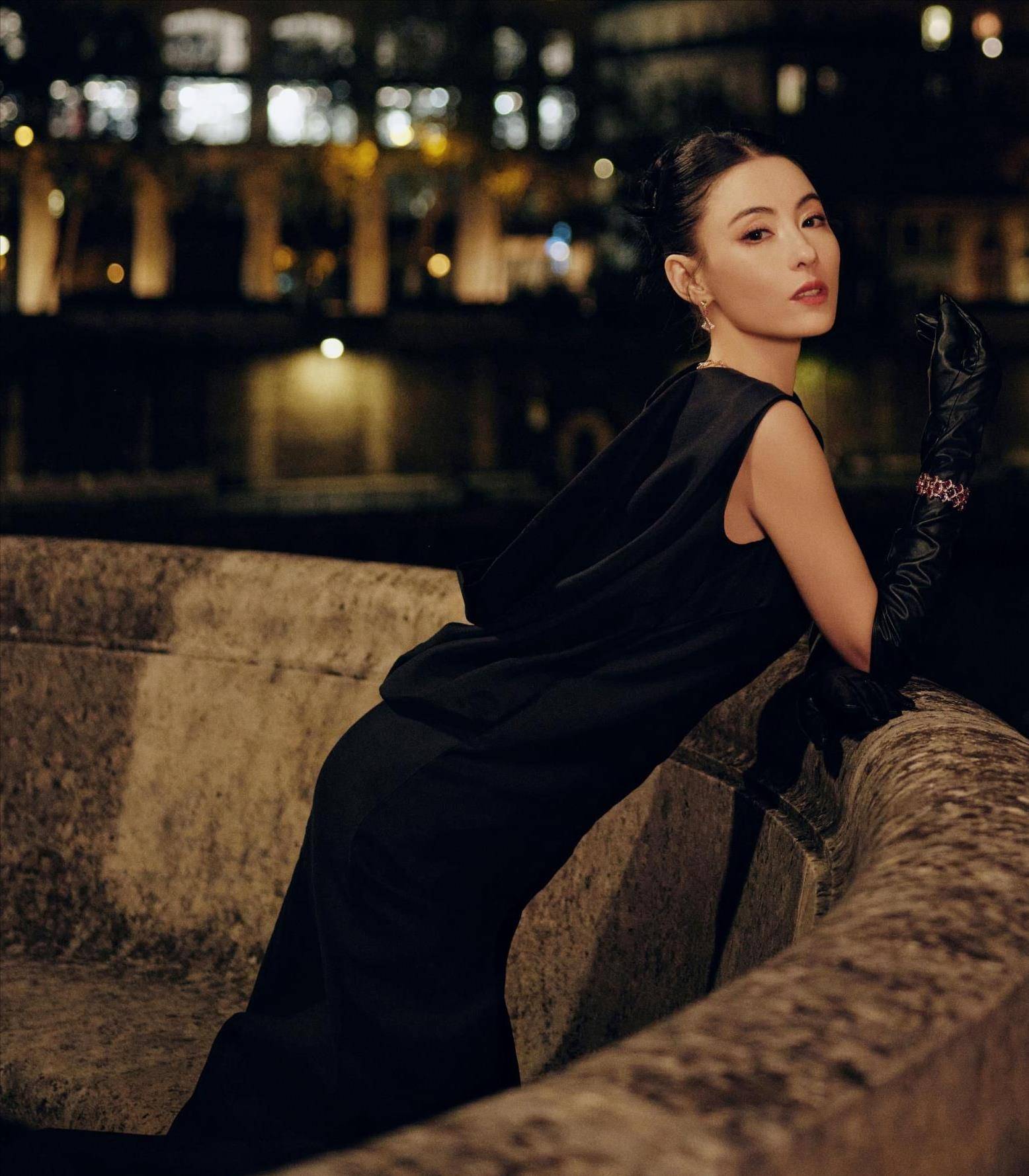 美爆!43岁张柏芝赫本风惊艳亮相,优雅又不失性感,只一眼便沉沦_魅力_