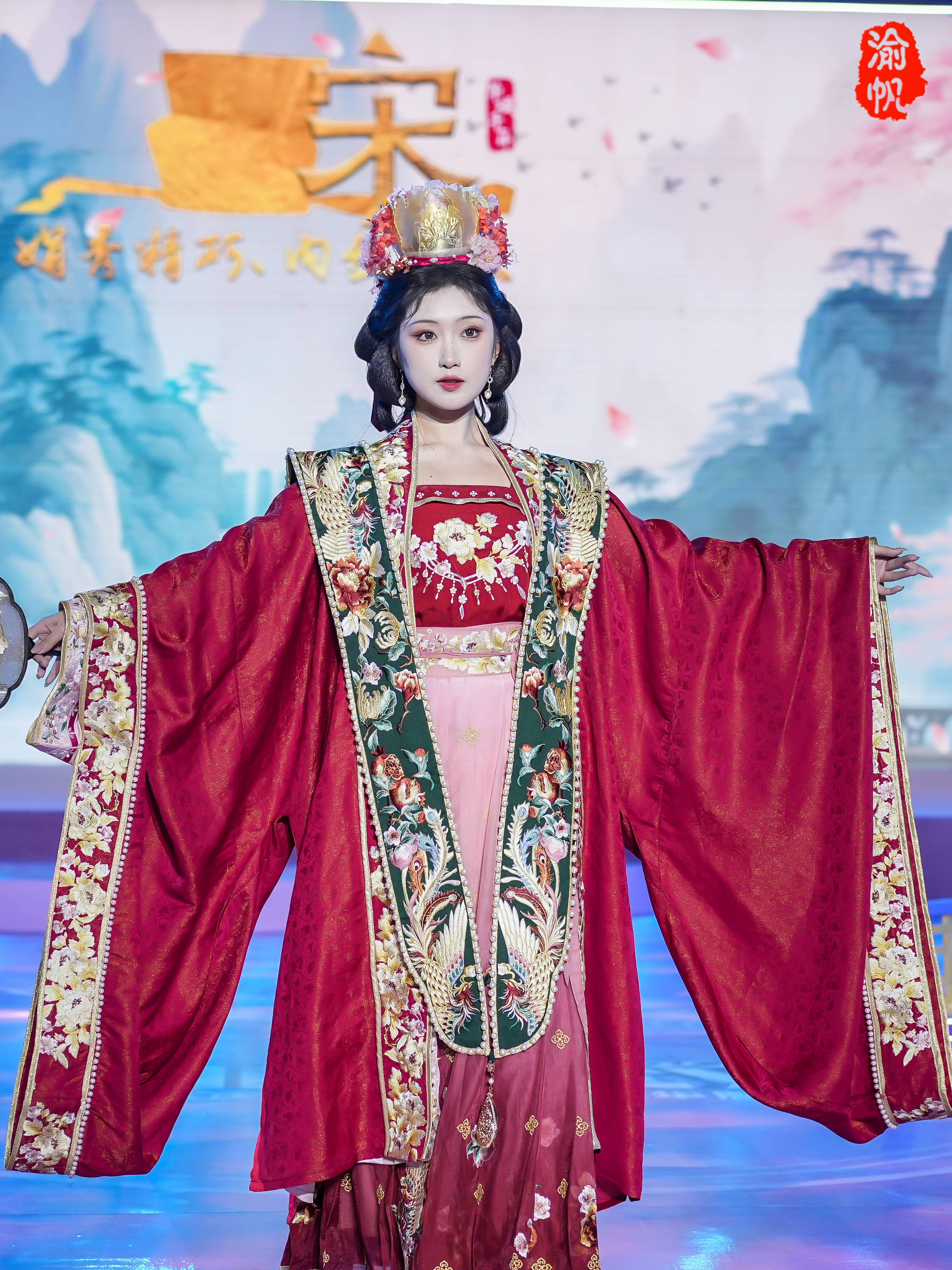 重庆磁器口华服盛会,展示汉唐到宋明的汉服发展,你喜欢哪一款?