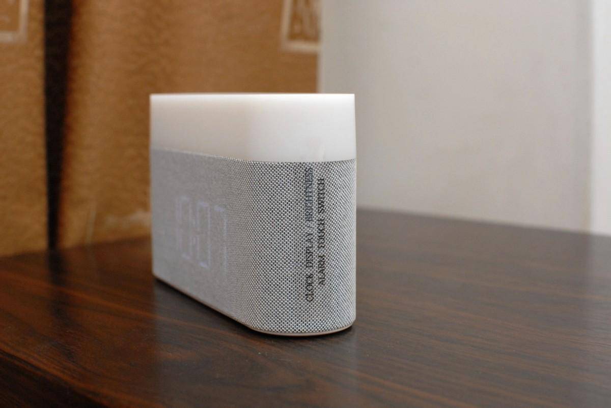 礼物分享：VFZ无线充电台灯，闹钟+时钟+无线充，好看好用又实用