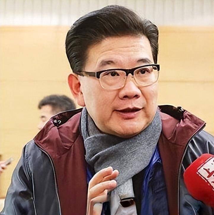 "上海第一主持人",为你揭秘曹可凡的双面人生_节目_形象_于涛