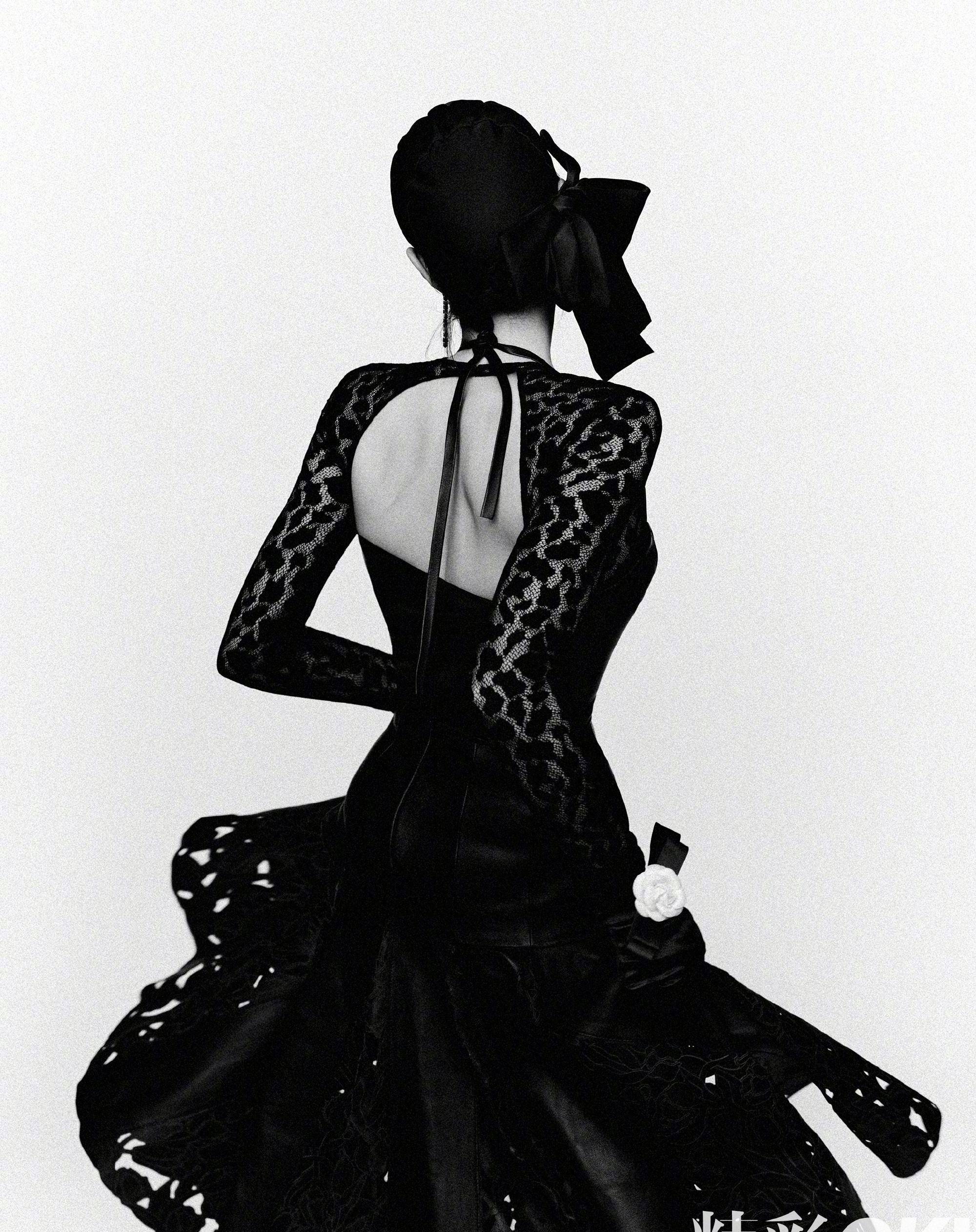 高叶ok绝美封面,穿着透明蕾丝展现美丽背影,霸气"儒家风"再现_黑色