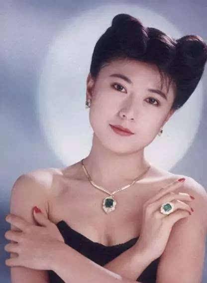 虽然是《家有仙妻》这部戏让戈伟如被内地观众所熟知,但其实她早在该