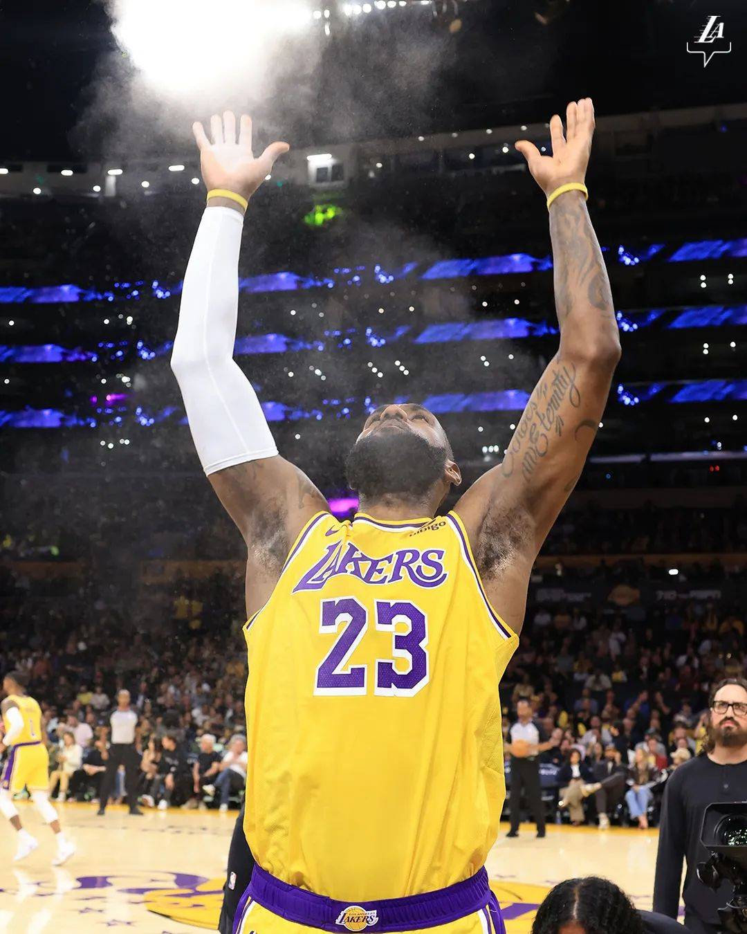 詹姆斯末节救赎!湖人险胜魔术_比赛_1_nba