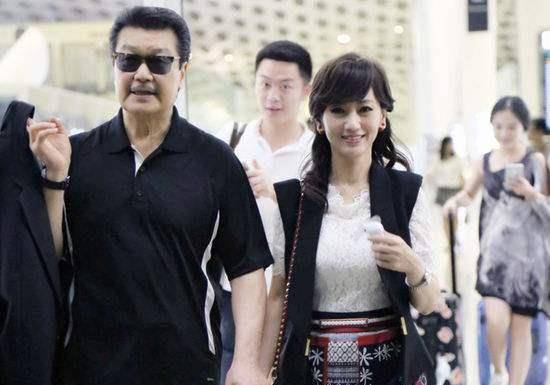 22岁与周润发飙戏,片酬是孙俪12倍,她31岁再婚却被丈夫宠了35年