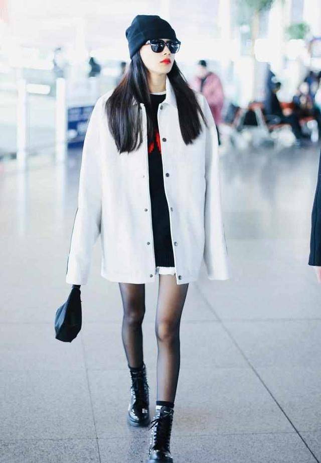 孙怡穿空姐灰丝袜现身机场,冬日秀美腿,麻杆腿是亮点_身体_锻炼_瑜伽