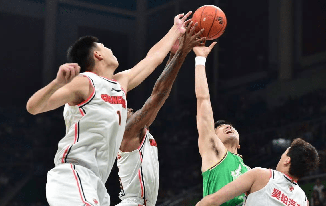 广东男篮再陷丑闻,1人走上徐杰老路,杜锋无奈_问题_球员_主教练